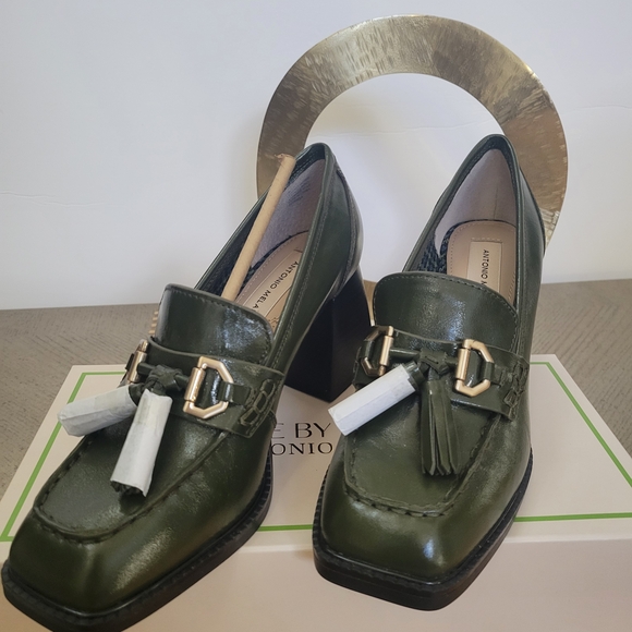 ANTONIO MELANI Shoes - Antonio Melani Women's Green Loafers. New with the Box.Size 7.5.